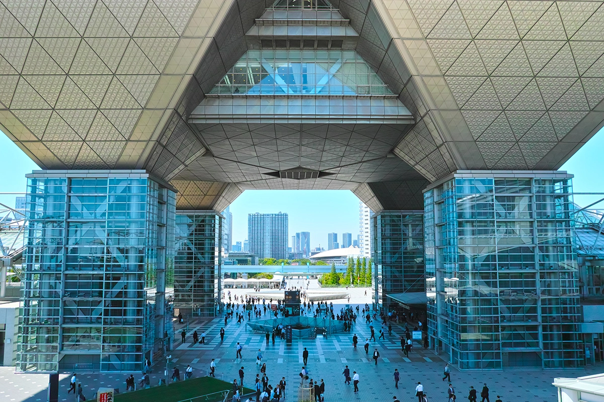 展示会出展料の相場と費用内訳は？1小間から大型ブースまでの目安と費用対効果の考え方